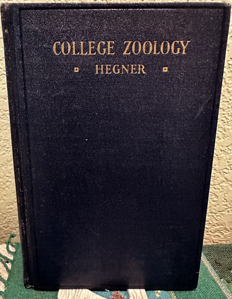 Item #12578 College Zoology. Robert W. Hegner.