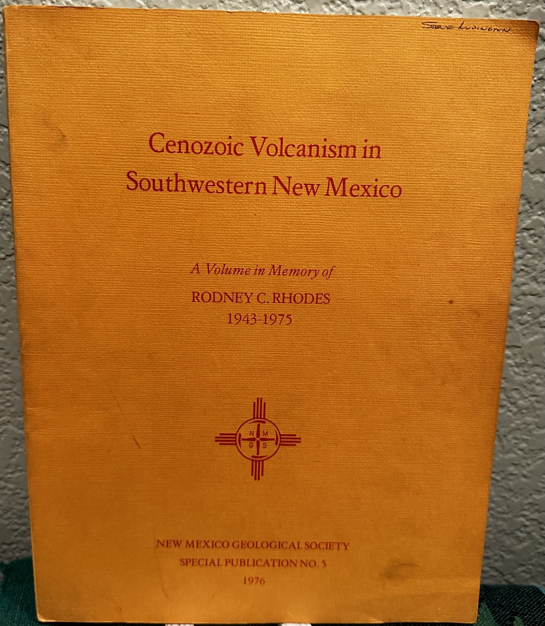 Cenozoic volcanism in southwestern New Mexico A volume in memory of Rodney C. Rhodes, 1943-1975. Wolfgang E. Elston.