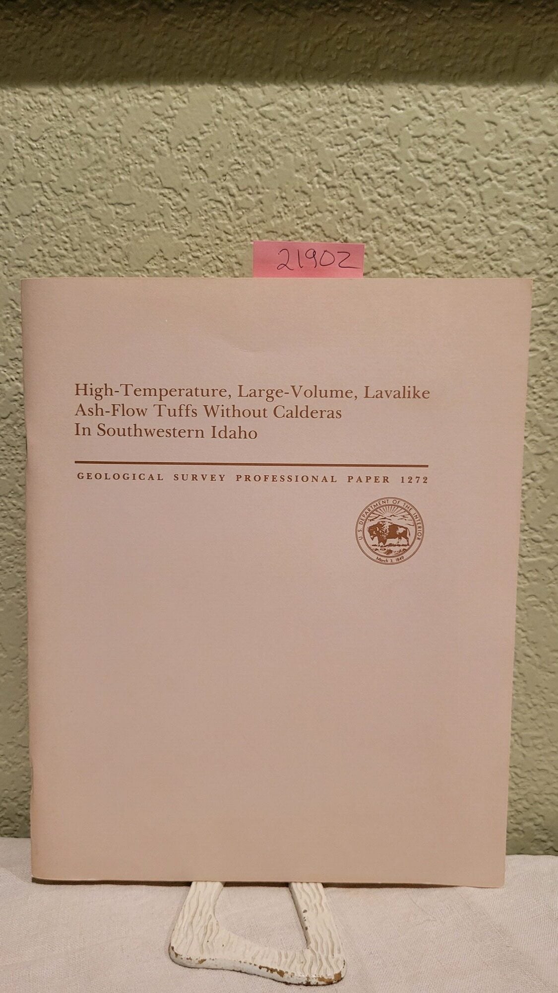 High-temperature, large-volume, lavalike ash-flow tuffs without calderas in southwestern Idaho. E. B. McIntyre Ekren, David H., Earl H. Bennett.