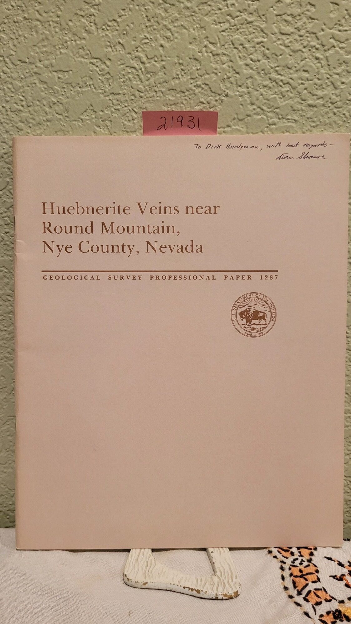 Huebnerite veins near Round Mountain, Nye County, Nevada. Daniel R. Foord Shawe, Eugene E., Nancy M. Conklin.