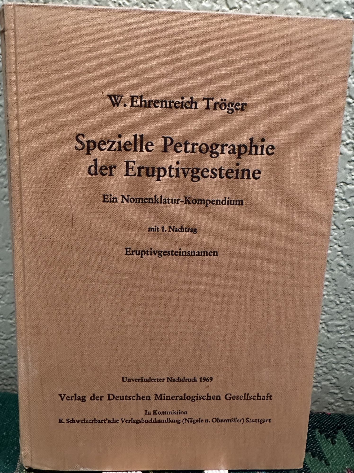 Spezielle Petrographie Der Eruptivgesteine. W. E Troger.