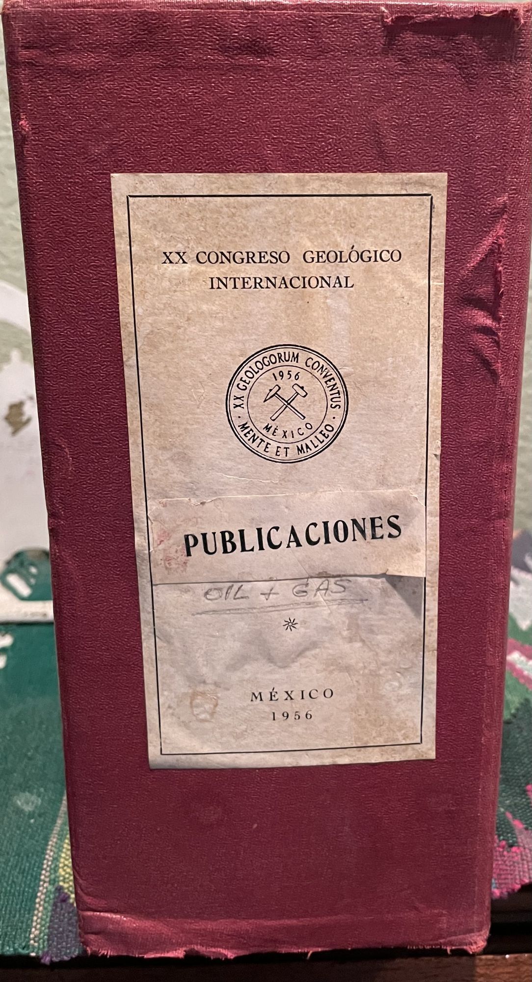 Publicaciones, Symposium Sobre Yacimientos De Petroleo Y Gas Oil Y Gas, Tomes I, II, III, IV, and V. E. J. Guzman.