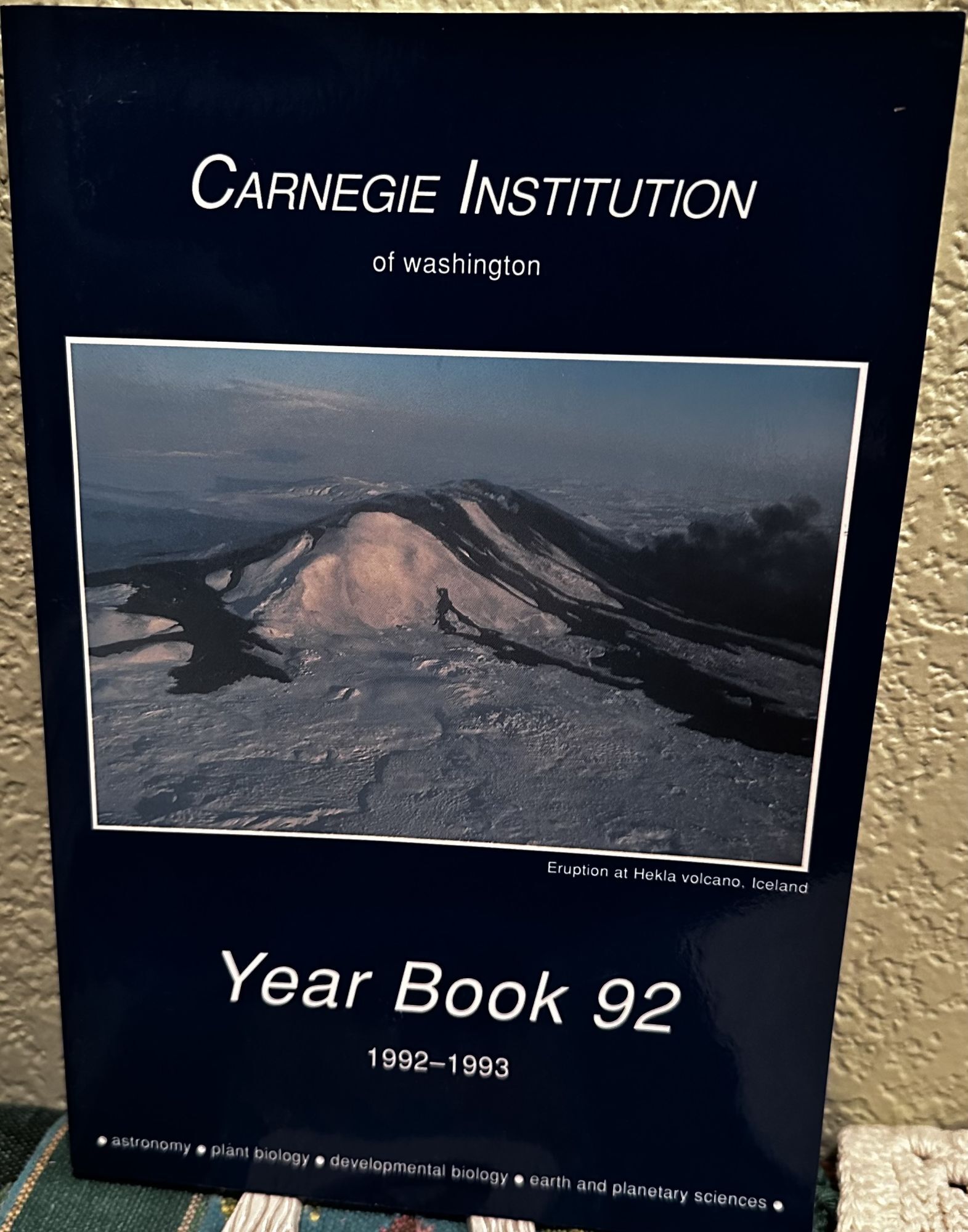 1992-1993 Year Book - Carnegie Institution of Washington. Carnegie Institution of Washington.