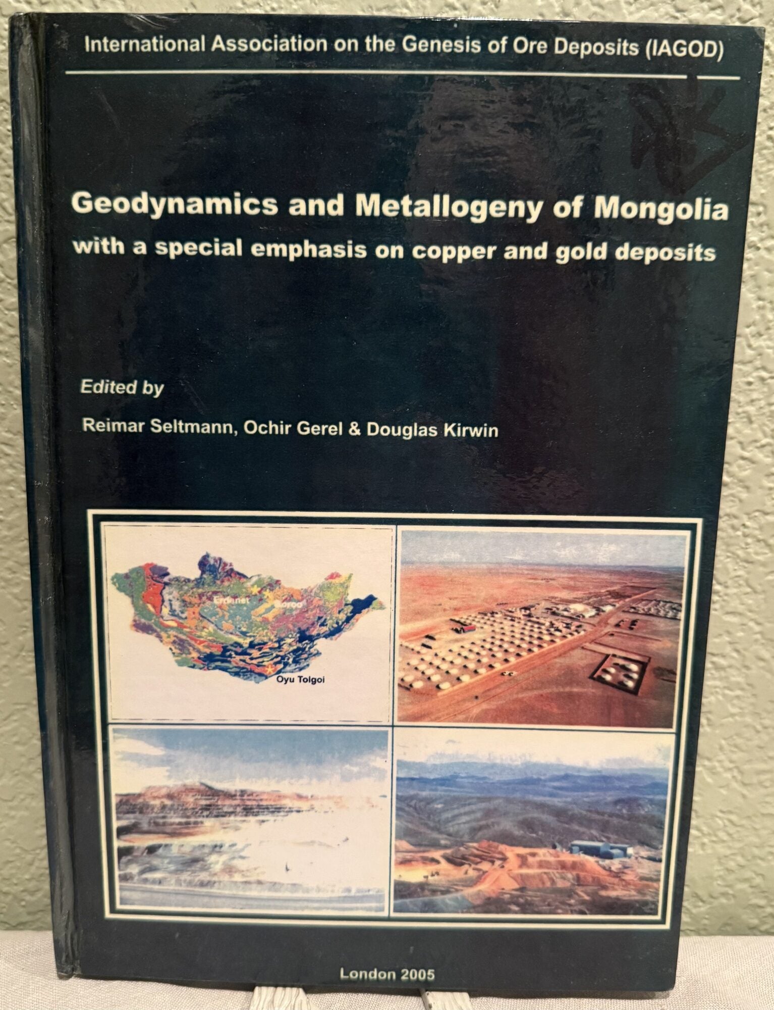 Geodynamics and Metallogeny of Mongolia with a special emphasis on copper and gold deposits. Reimar Seltmann, Ochir Gerel, Douglas Kirwin.