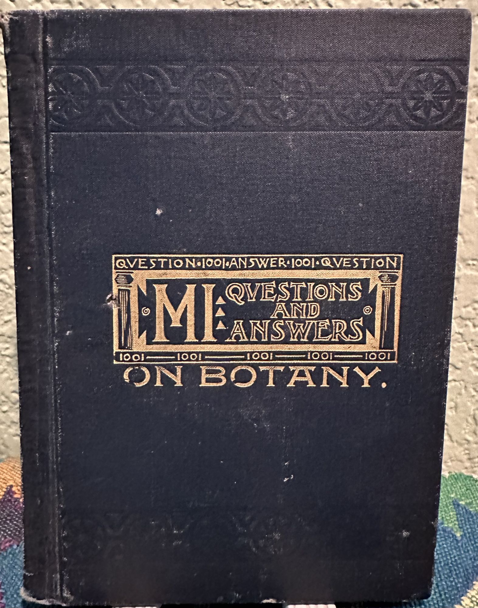 1001 Questions and Answers on Botany. Rebecca Irwin Hindman.